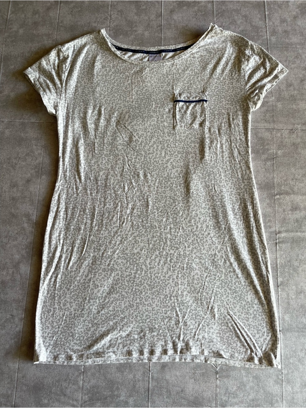 Liz Claiborne Cream and Gray Leopard Print Short Sleeve Tunic